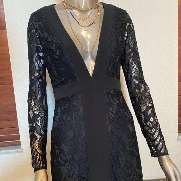 Lace Dress - Picture 2 of 5